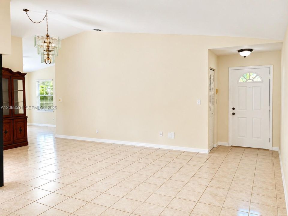 For Sale: $600,000 (3 beds, 2 baths, 1563 Square Feet)