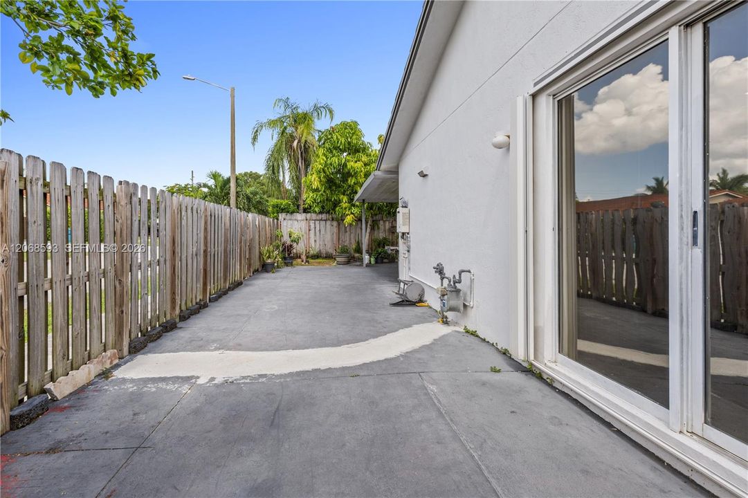 For Sale: $730,000 (4 beds, 2 baths, 2025 Square Feet)