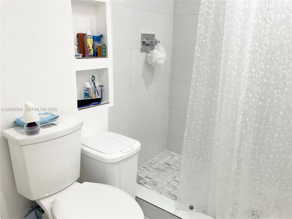 For Sale: $710,000 (3 beds, 2 baths, 1059 Square Feet)