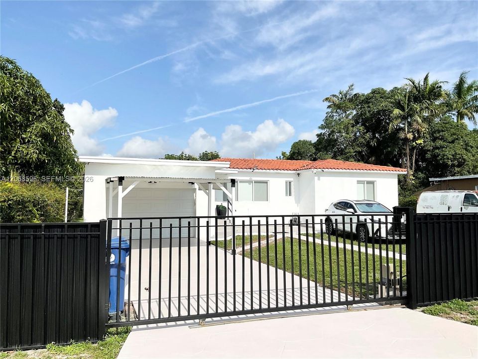 For Sale: $710,000 (3 beds, 2 baths, 1059 Square Feet)