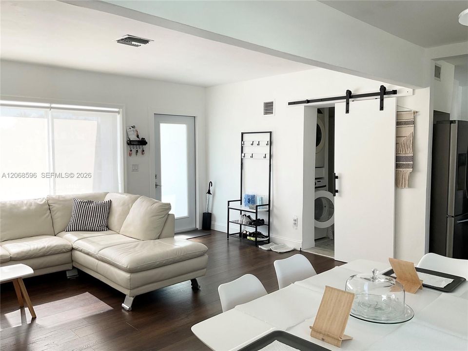 For Sale: $710,000 (3 beds, 2 baths, 1059 Square Feet)