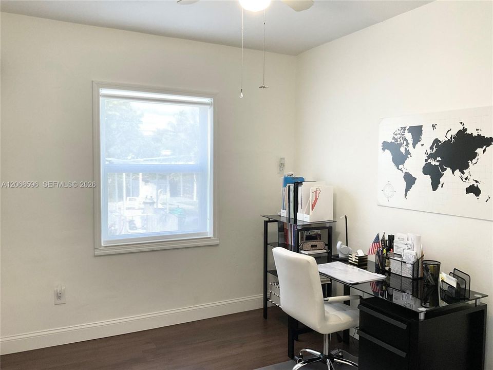 For Sale: $710,000 (3 beds, 2 baths, 1059 Square Feet)