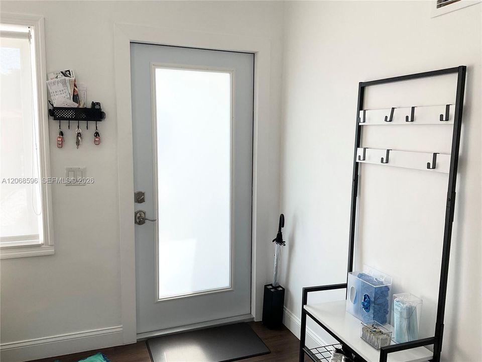 For Sale: $710,000 (3 beds, 2 baths, 1059 Square Feet)