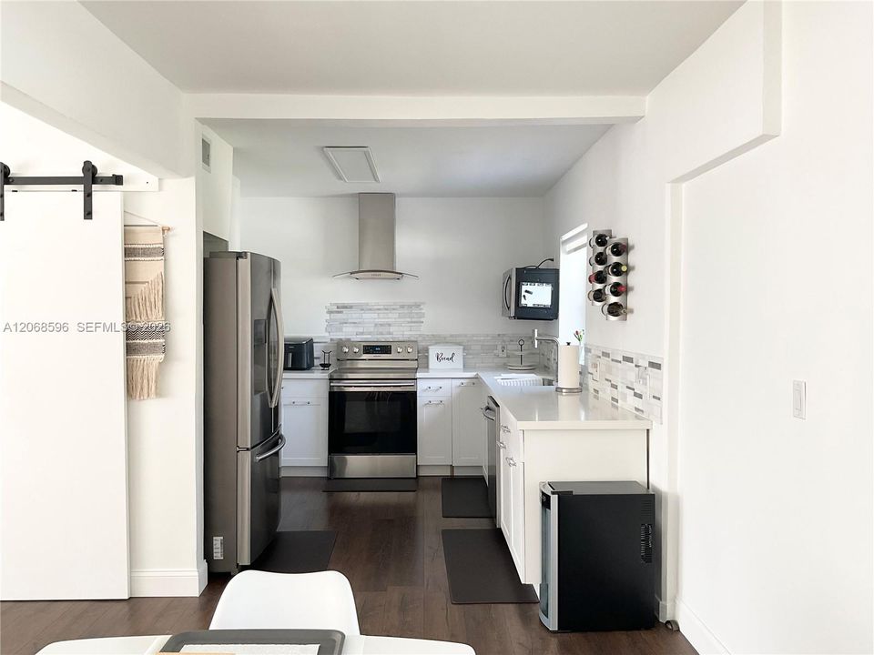 For Sale: $710,000 (3 beds, 2 baths, 1059 Square Feet)
