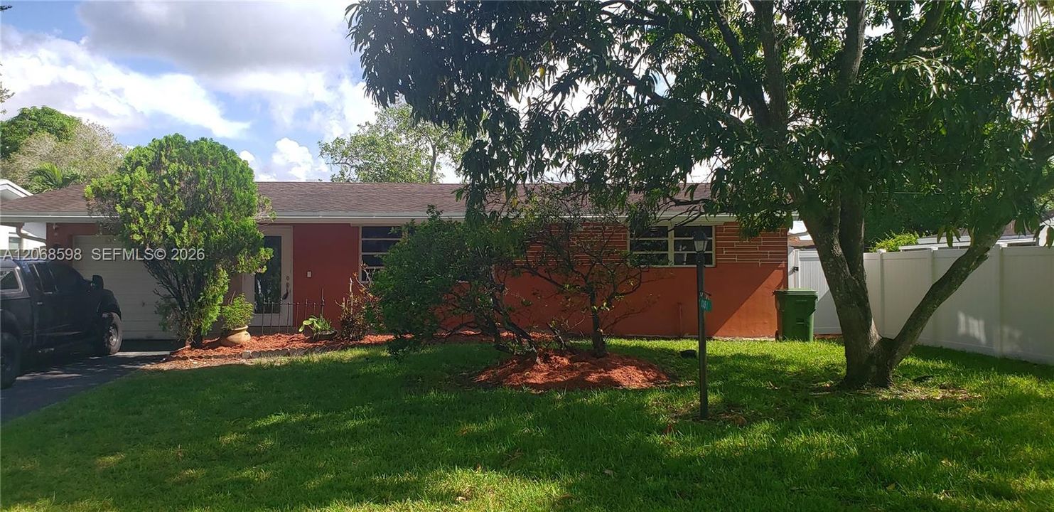 For Rent: $2,900 (2 beds, 1 baths, 1137 Square Feet)