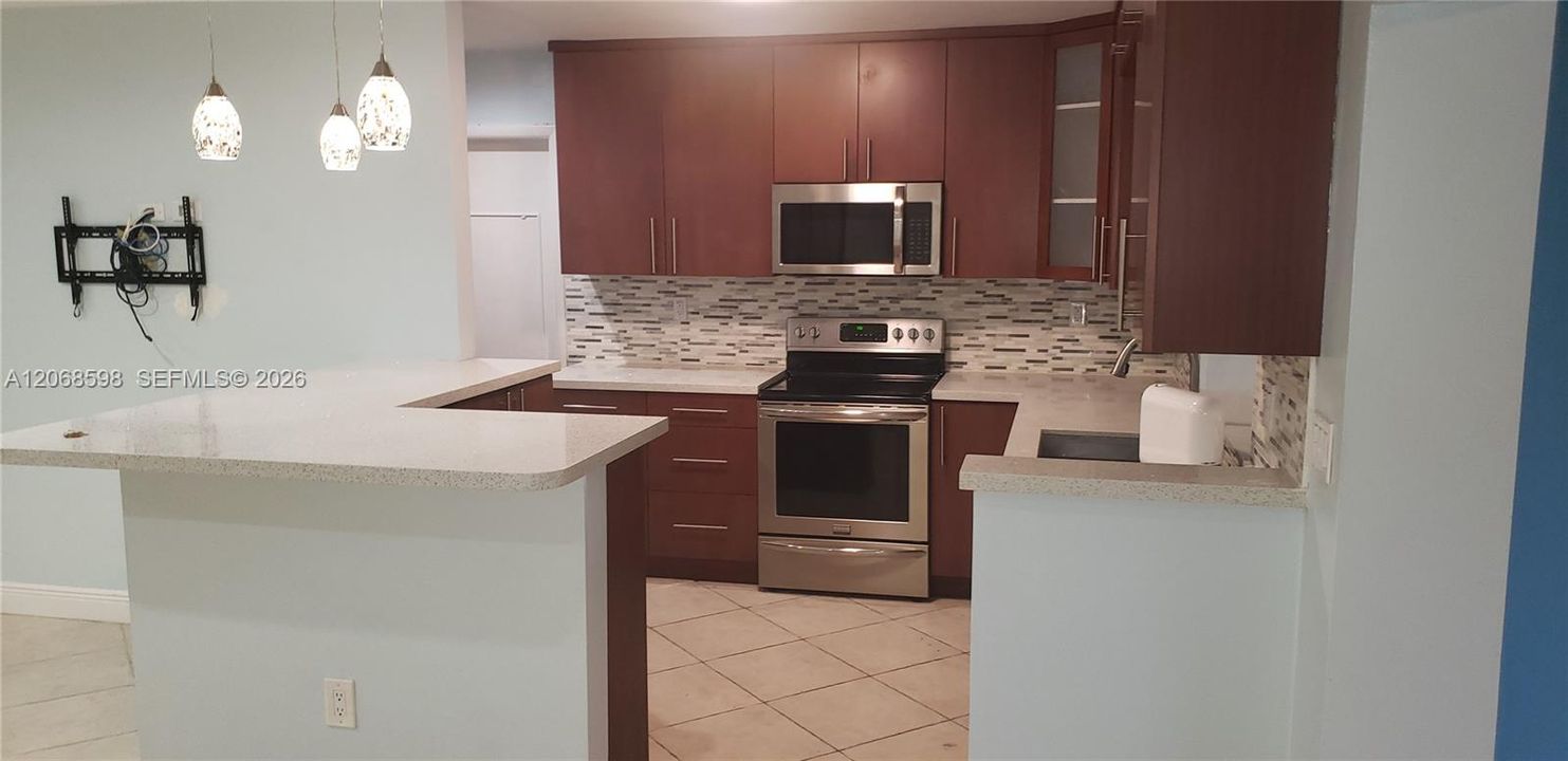 For Rent: $2,900 (2 beds, 1 baths, 1137 Square Feet)