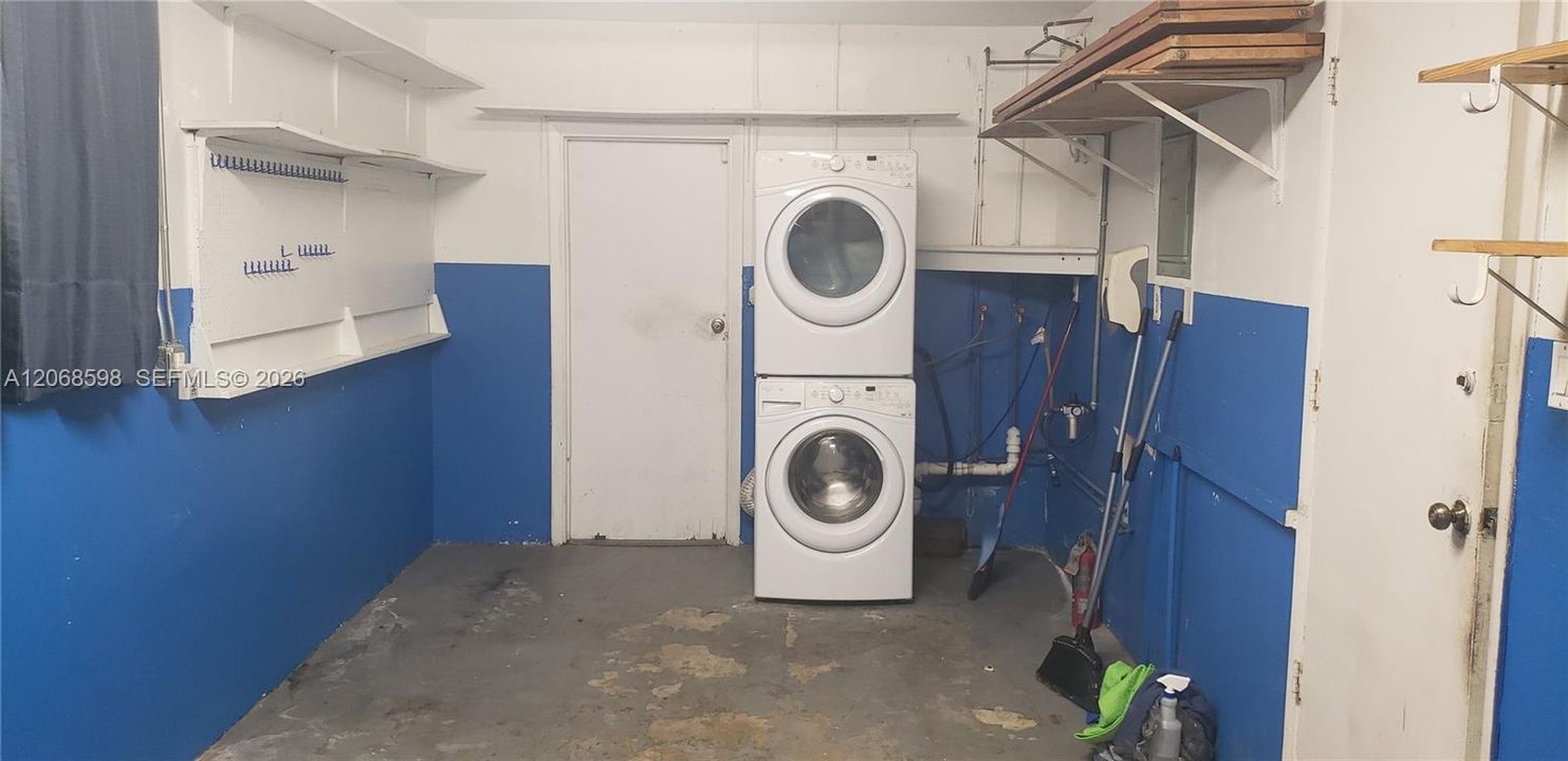 For Rent: $2,900 (2 beds, 1 baths, 1137 Square Feet)