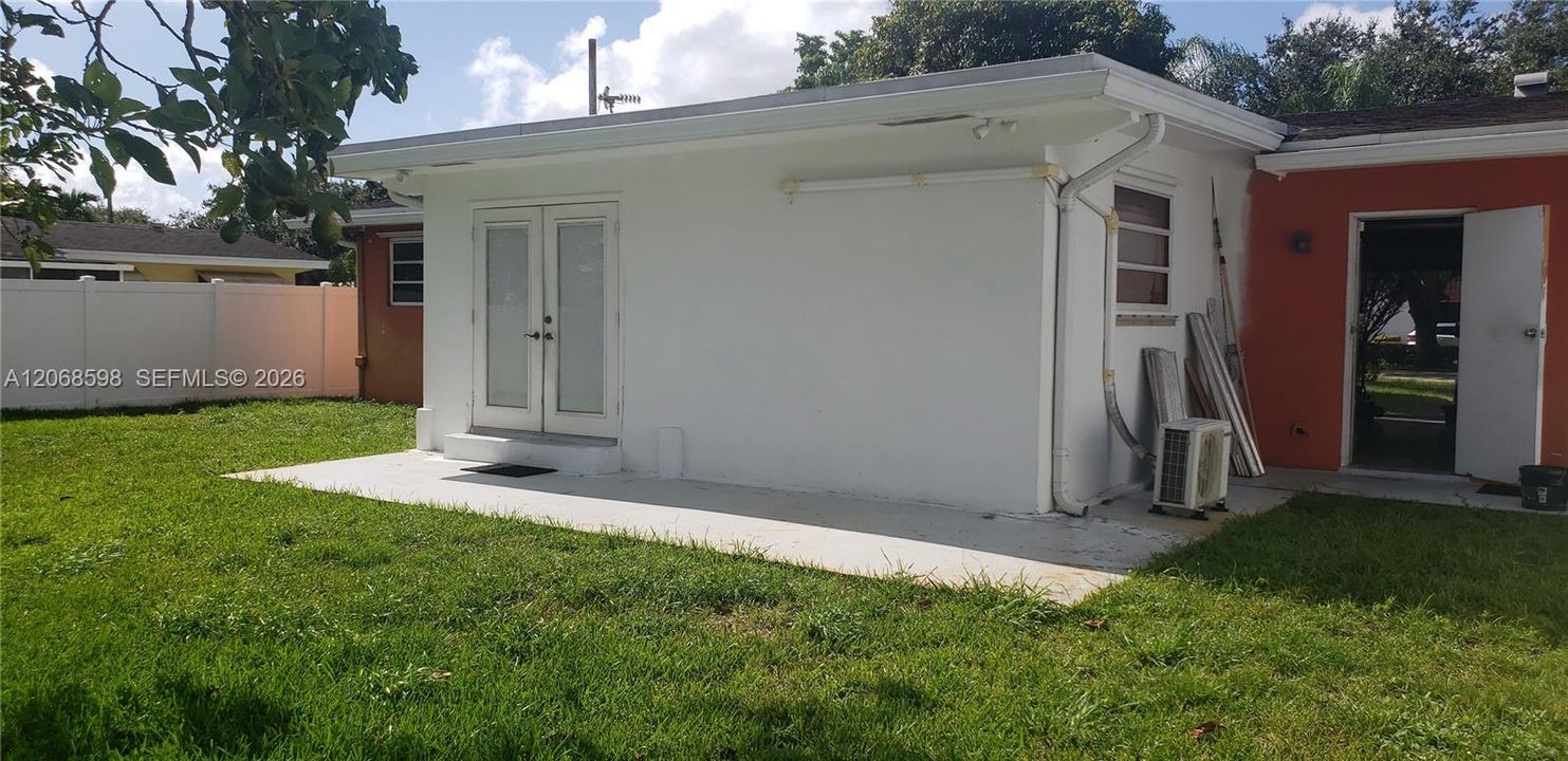For Rent: $2,900 (2 beds, 1 baths, 1137 Square Feet)