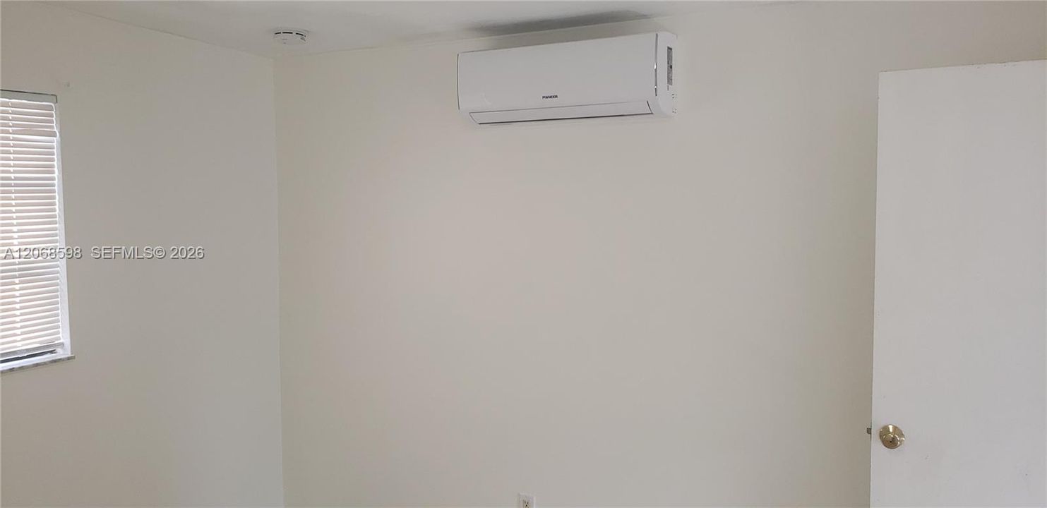 For Rent: $2,900 (2 beds, 1 baths, 1137 Square Feet)