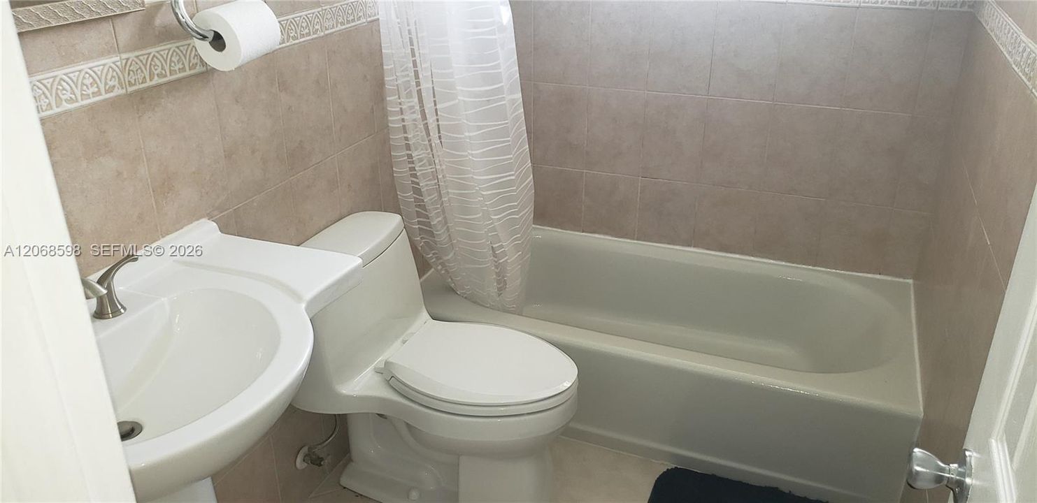 For Rent: $2,900 (2 beds, 1 baths, 1137 Square Feet)