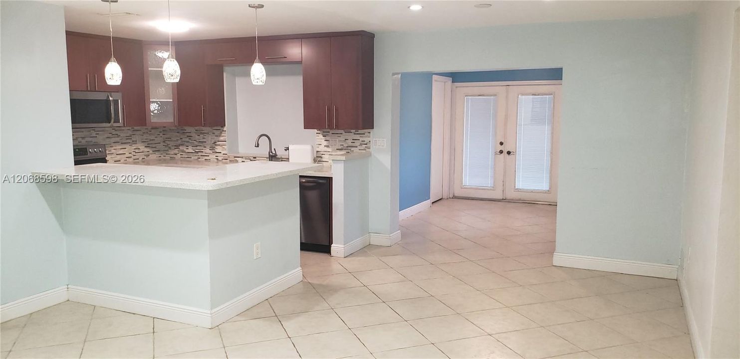 For Rent: $2,900 (2 beds, 1 baths, 1137 Square Feet)