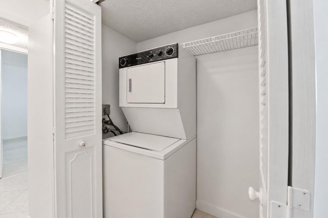 In Unit Washer/Dryer