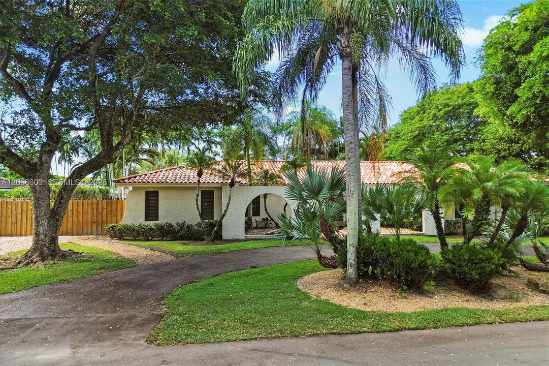 For Sale: $1,800,000 (3 beds, 3 baths, 2423 Square Feet)