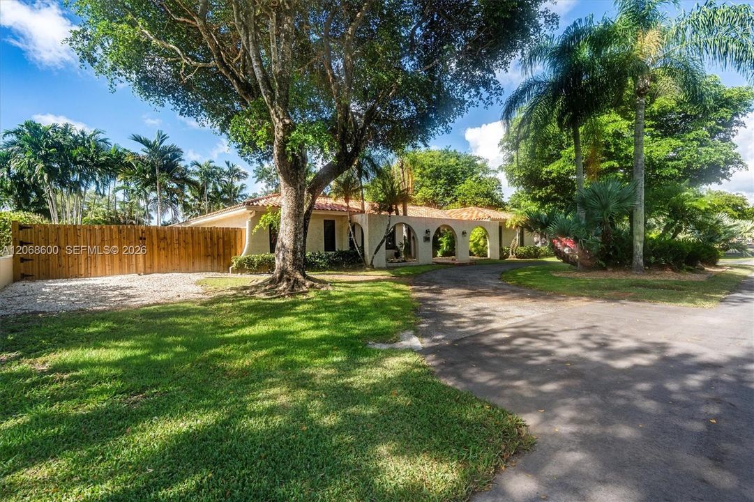 For Sale: $1,800,000 (3 beds, 3 baths, 2423 Square Feet)