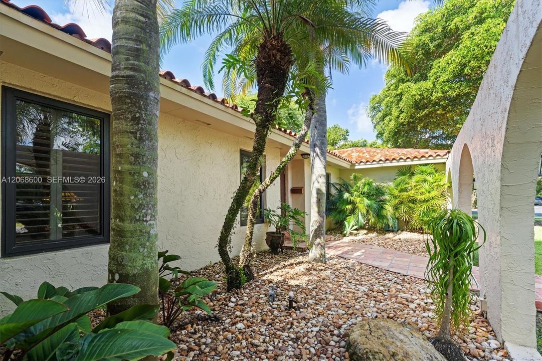 For Sale: $1,800,000 (3 beds, 3 baths, 2423 Square Feet)
