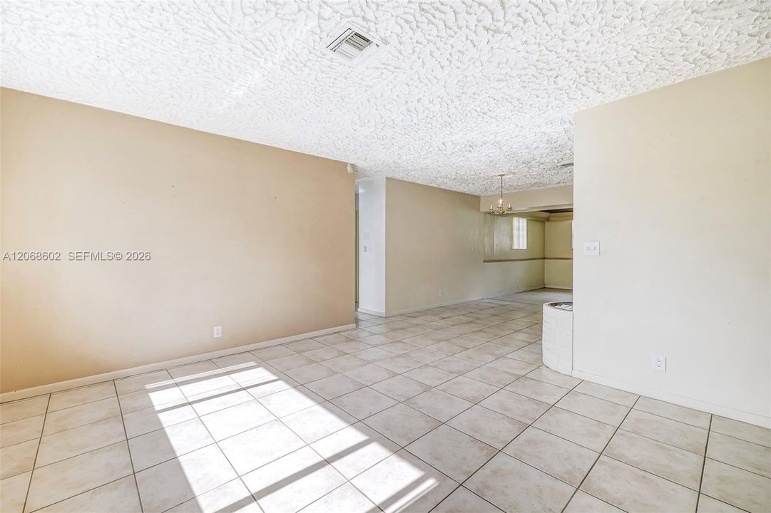 For Sale: $412,000 (3 beds, 2 baths, 1603 Square Feet)