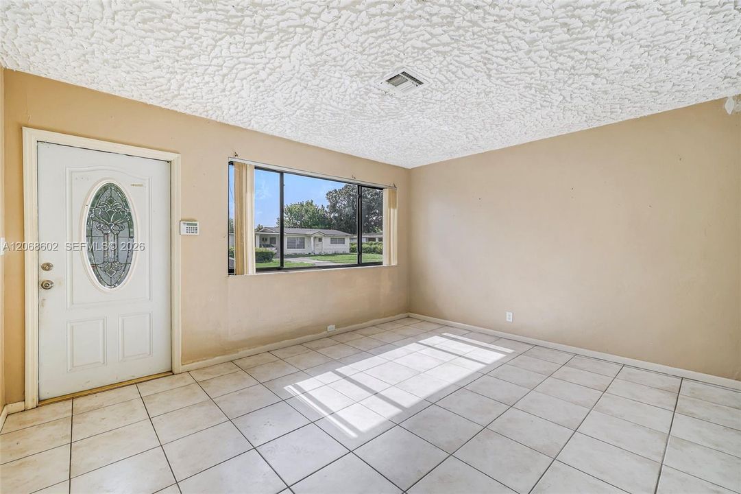 For Sale: $412,000 (3 beds, 2 baths, 1603 Square Feet)