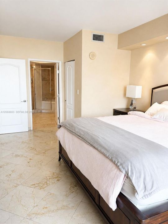 For Rent: $4,900 (3 beds, 2 baths, 1449 Square Feet)
