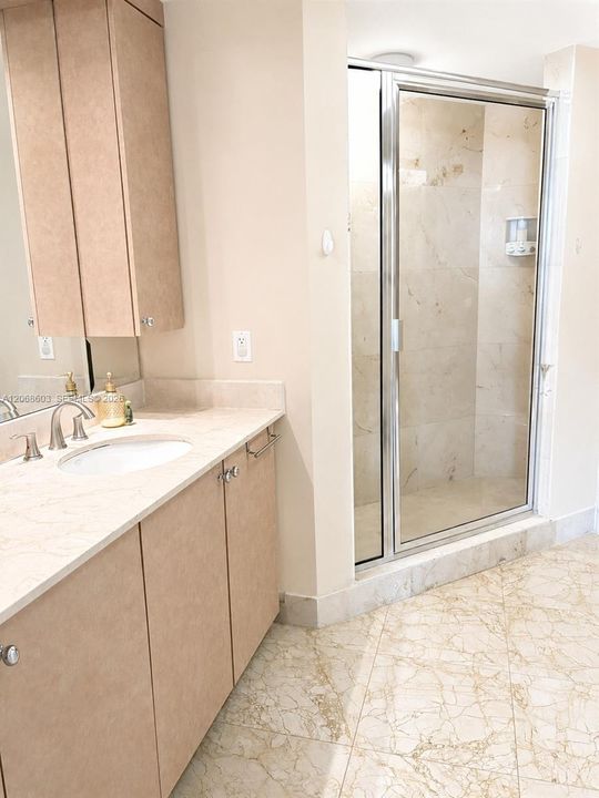 For Rent: $4,900 (3 beds, 2 baths, 1449 Square Feet)