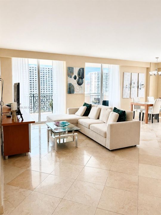 For Rent: $4,900 (3 beds, 2 baths, 1449 Square Feet)