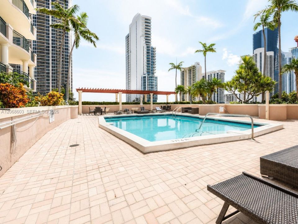 For Rent: $4,900 (3 beds, 2 baths, 1449 Square Feet)