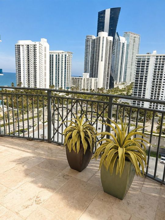 For Rent: $4,900 (3 beds, 2 baths, 1449 Square Feet)