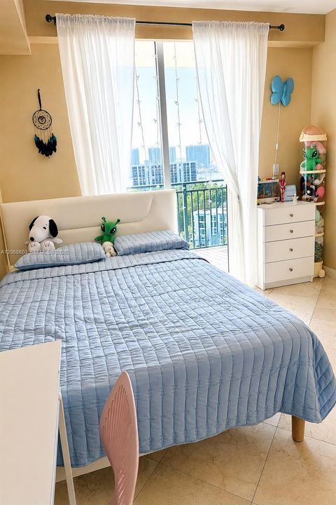 For Rent: $4,900 (3 beds, 2 baths, 1449 Square Feet)
