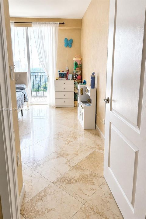 For Rent: $4,900 (3 beds, 2 baths, 1449 Square Feet)