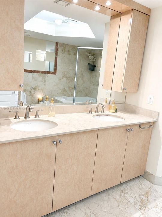 For Rent: $4,900 (3 beds, 2 baths, 1449 Square Feet)