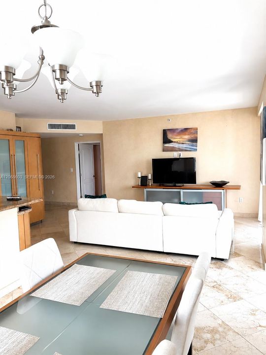 For Rent: $4,900 (3 beds, 2 baths, 1449 Square Feet)