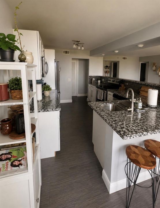 For Sale: $265,000 (2 beds, 2 baths, 1250 Square Feet)