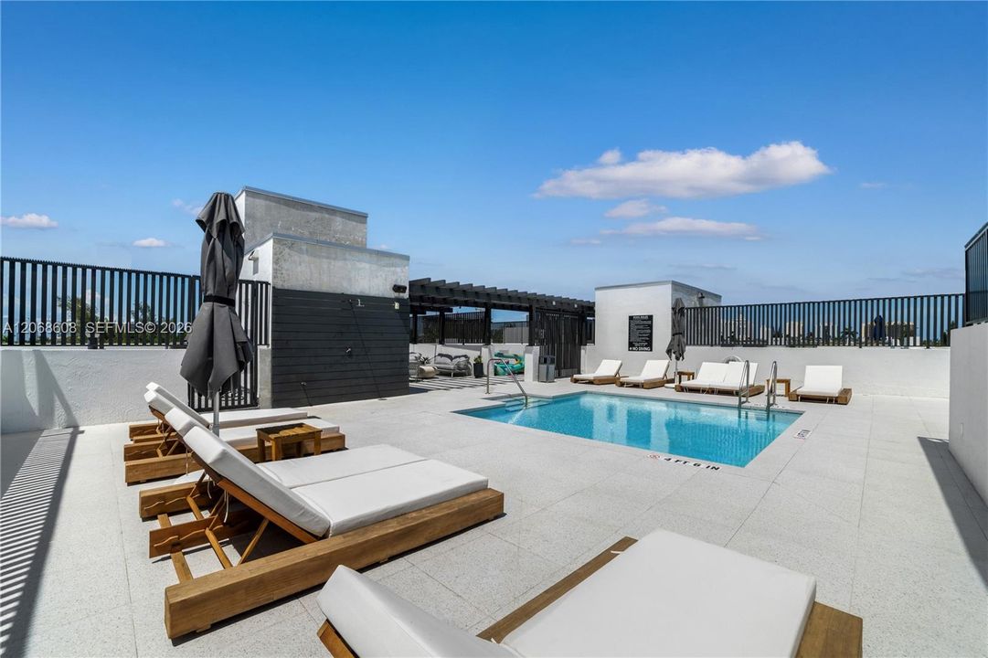 For Sale: $1,425,000 (2 beds, 2 baths, 1476 Square Feet)