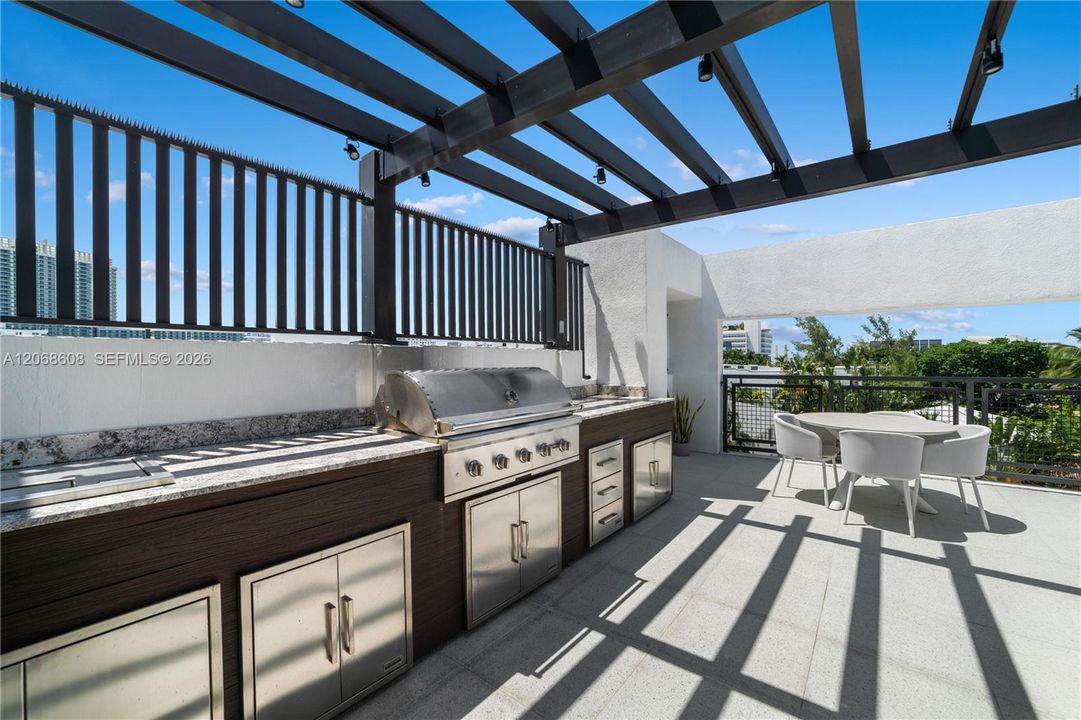 For Sale: $1,425,000 (2 beds, 2 baths, 1476 Square Feet)