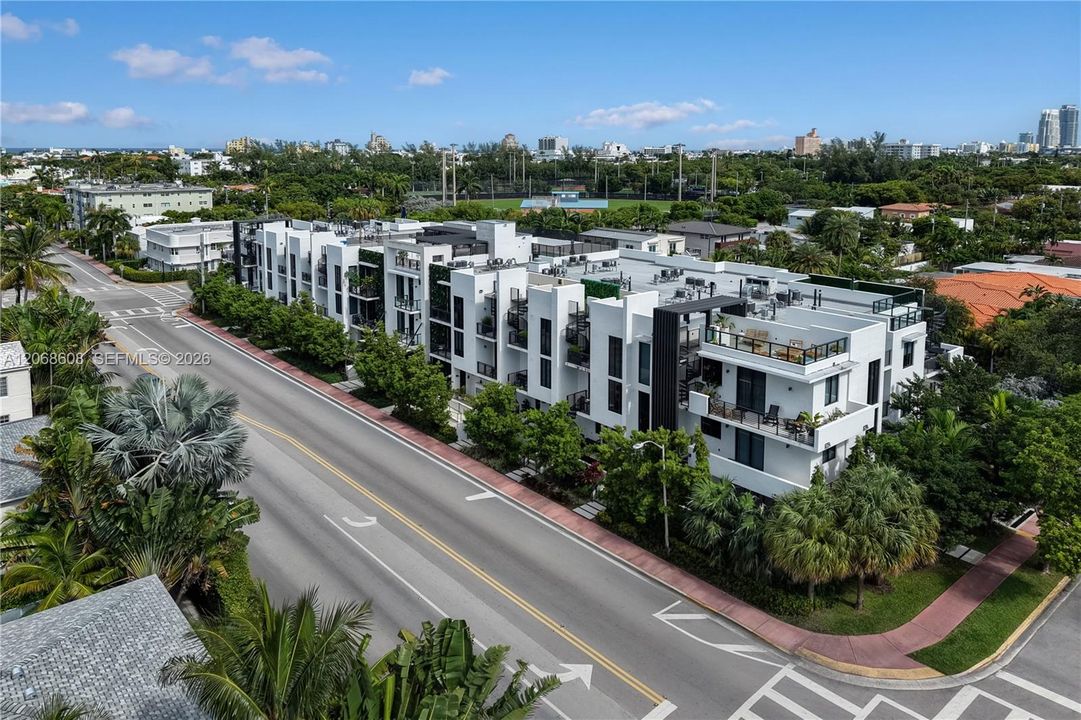 For Sale: $1,425,000 (2 beds, 2 baths, 1476 Square Feet)