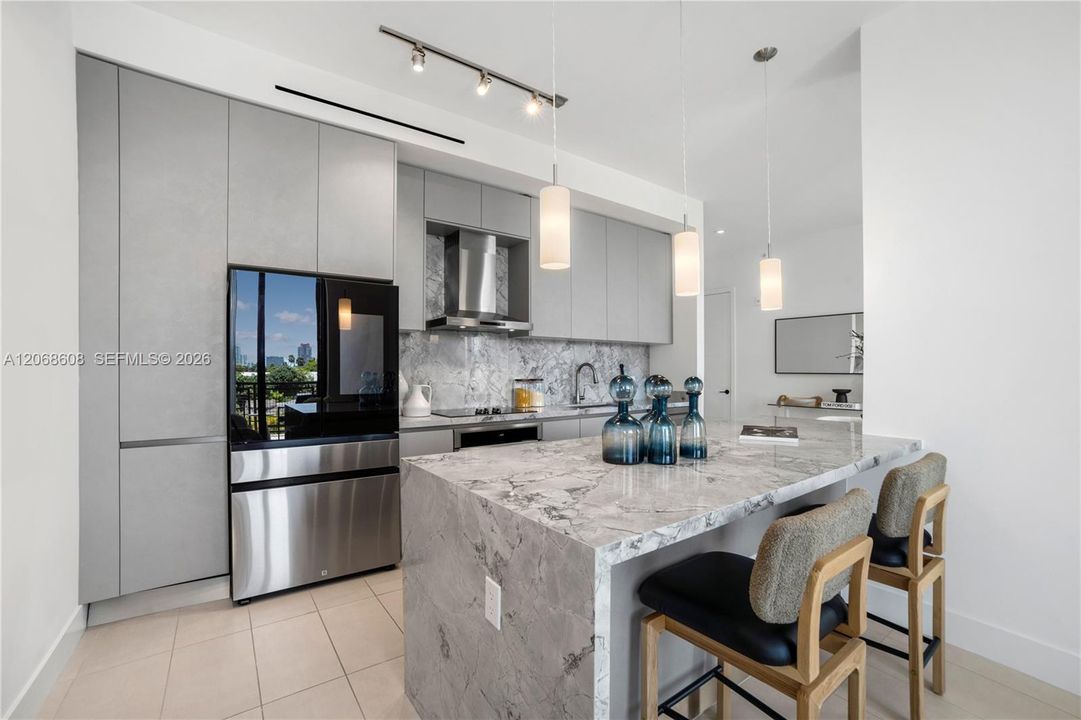 For Sale: $1,425,000 (2 beds, 2 baths, 1476 Square Feet)