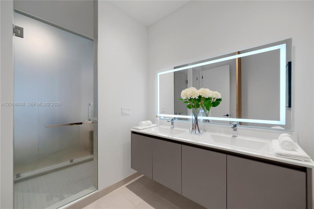 For Sale: $1,425,000 (2 beds, 2 baths, 1476 Square Feet)