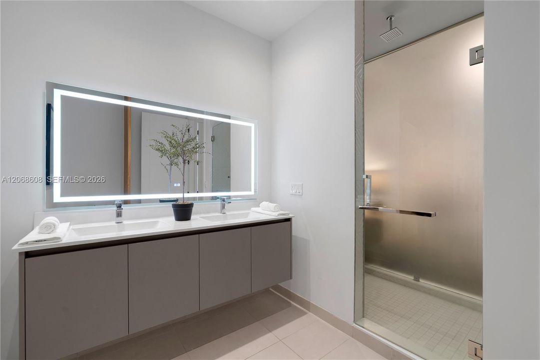 For Sale: $1,425,000 (2 beds, 2 baths, 1476 Square Feet)