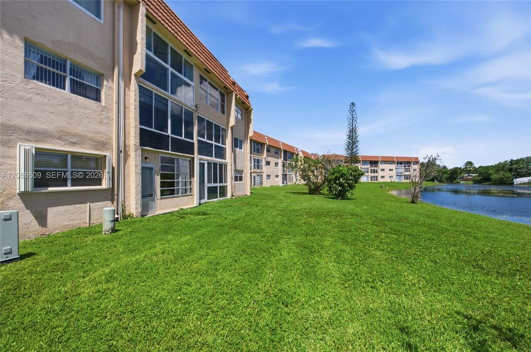 For Sale: $209,900 (2 beds, 2 baths, 850 Square Feet)