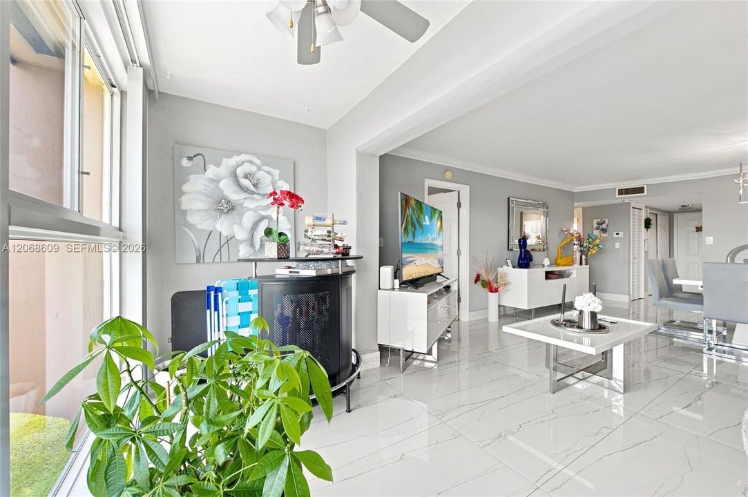 For Sale: $209,900 (2 beds, 2 baths, 850 Square Feet)