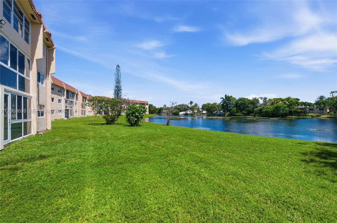 For Sale: $209,900 (2 beds, 2 baths, 850 Square Feet)