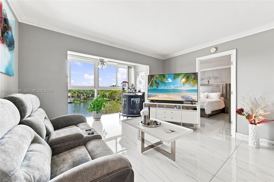 For Sale: $209,900 (2 beds, 2 baths, 850 Square Feet)