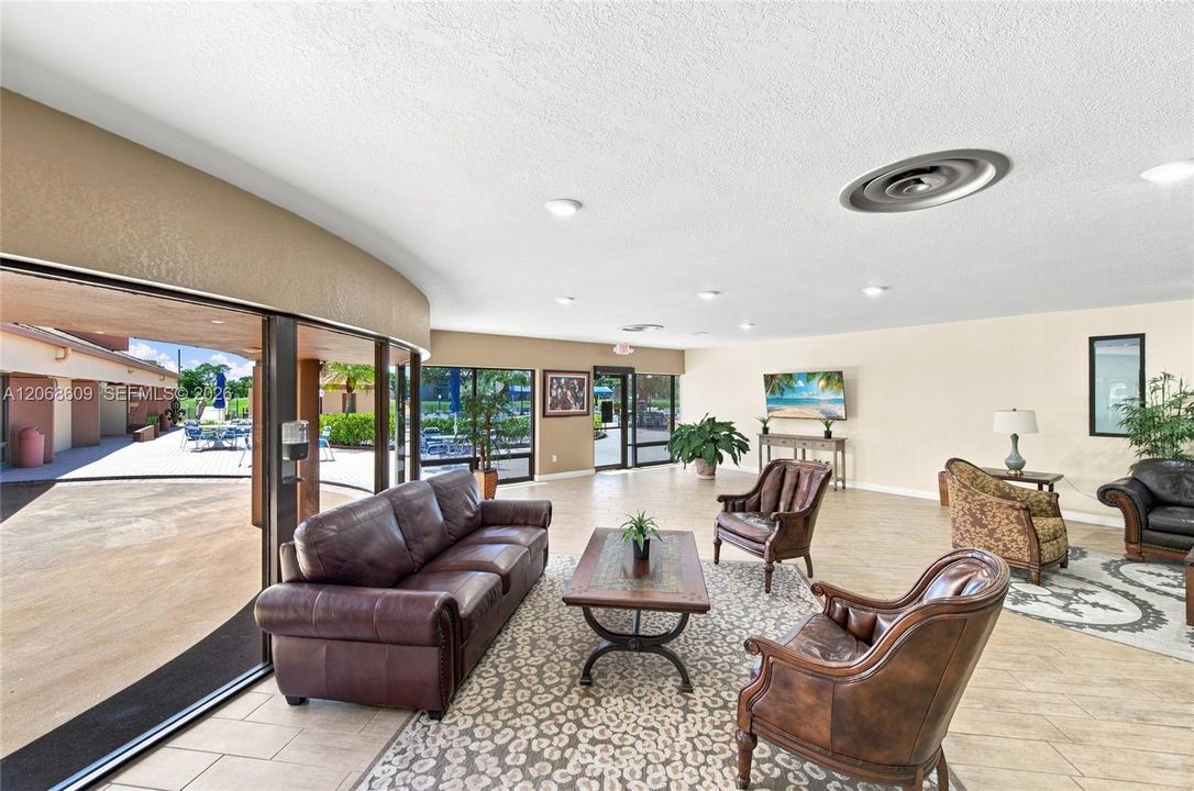 For Sale: $209,900 (2 beds, 2 baths, 850 Square Feet)