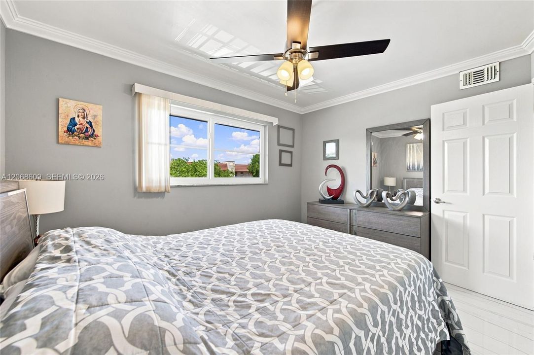 For Sale: $209,900 (2 beds, 2 baths, 850 Square Feet)