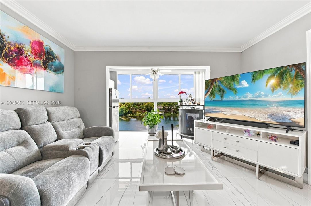 For Sale: $209,900 (2 beds, 2 baths, 850 Square Feet)