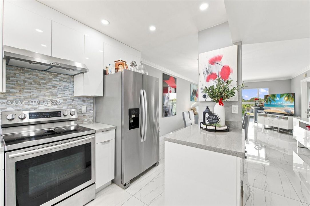 For Sale: $209,900 (2 beds, 2 baths, 850 Square Feet)