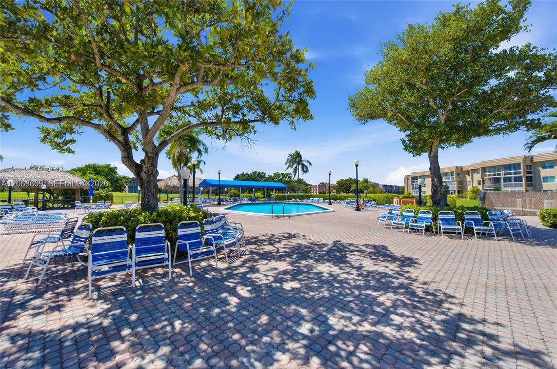 For Sale: $209,900 (2 beds, 2 baths, 850 Square Feet)