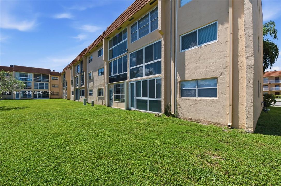 For Sale: $209,900 (2 beds, 2 baths, 850 Square Feet)