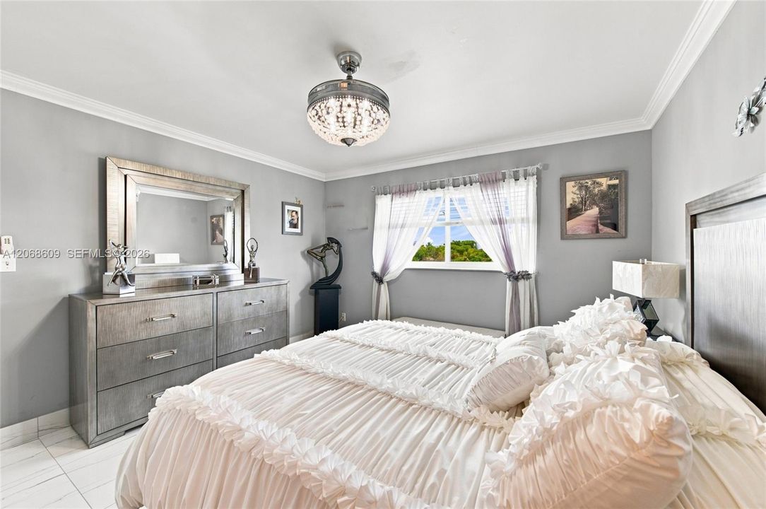 For Sale: $209,900 (2 beds, 2 baths, 850 Square Feet)