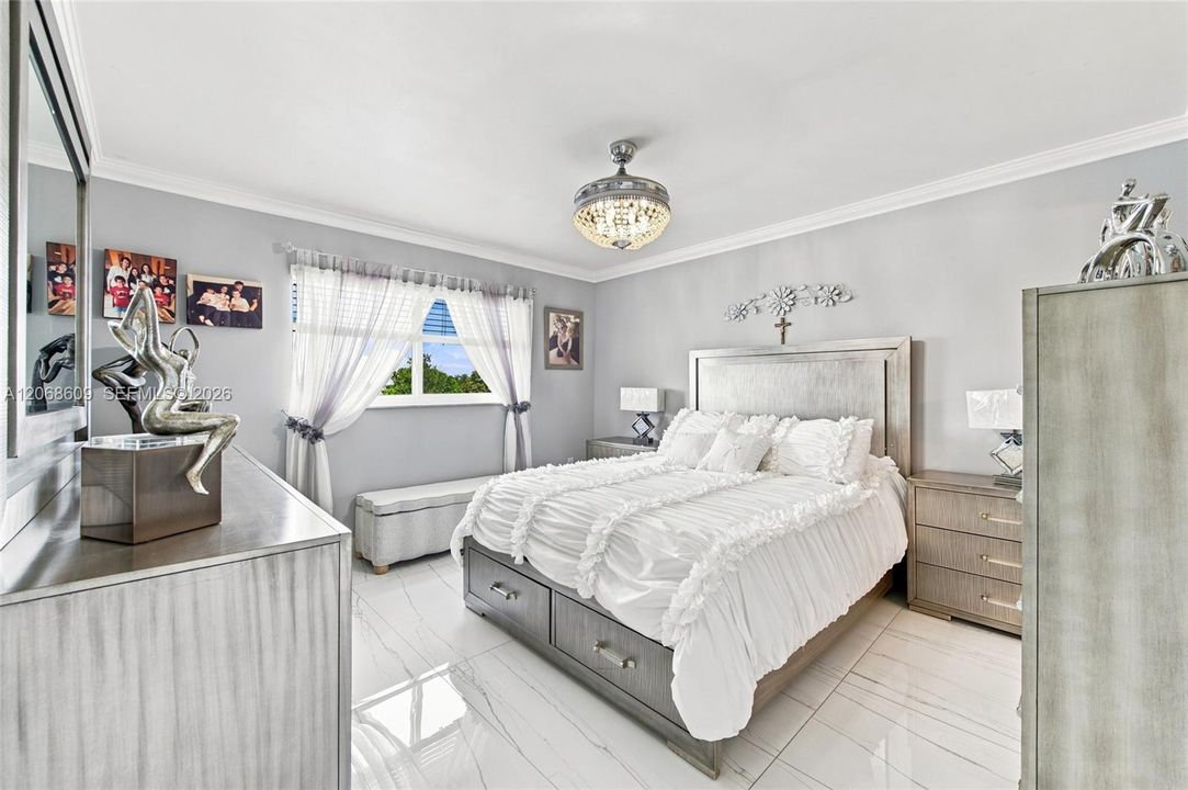 For Sale: $209,900 (2 beds, 2 baths, 850 Square Feet)