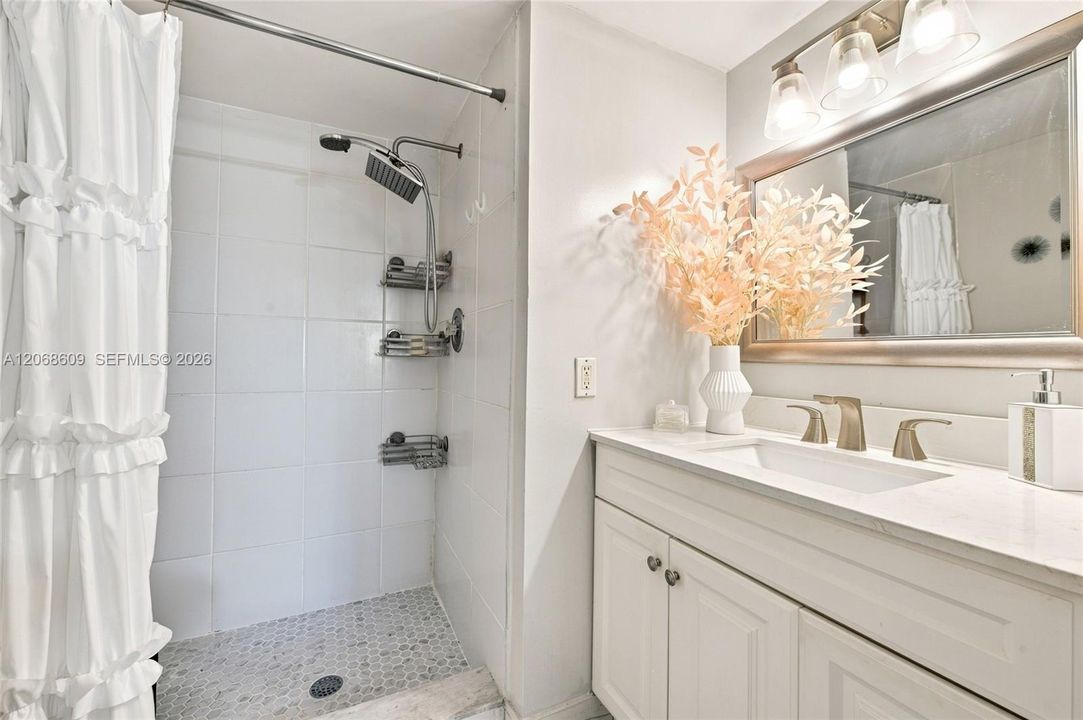 For Sale: $209,900 (2 beds, 2 baths, 850 Square Feet)